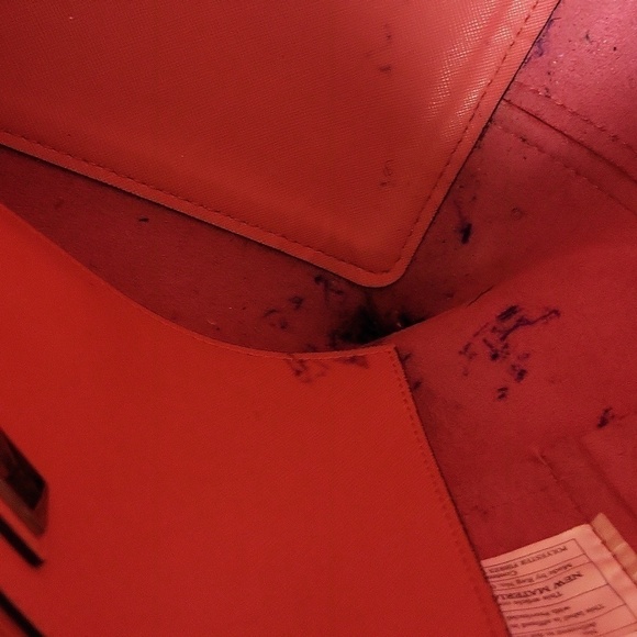 GUESS handbag/cross body bag in Coral color - Picture 11 of 16